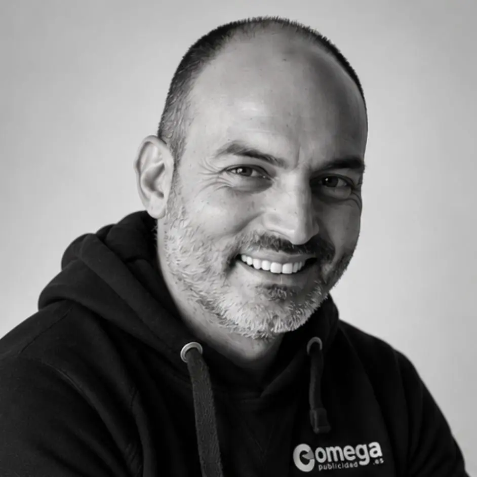 Técnico de Producción e Instalación, equipo de Omega Publicidad